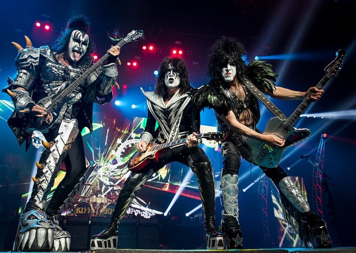 През 1978 г. Kiss са актуалните крале на хард рока. Те