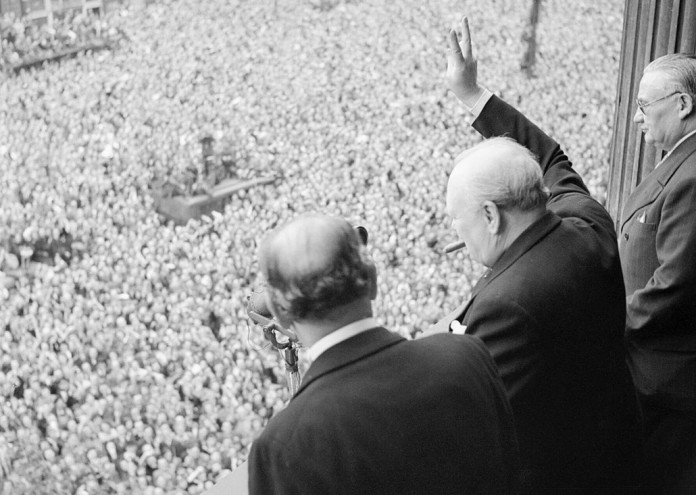 Сър Уинстън Чърчил умира на 24 януари 1965 г –