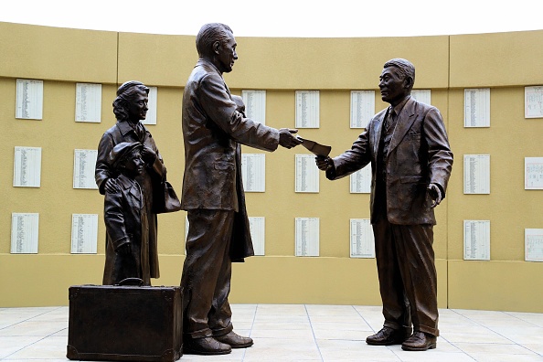  gettyimages-1054194644-594x594 