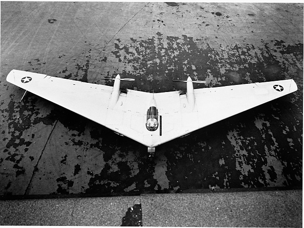 Първият самолет Northrop YB 49 определено е различен летателен апарат който