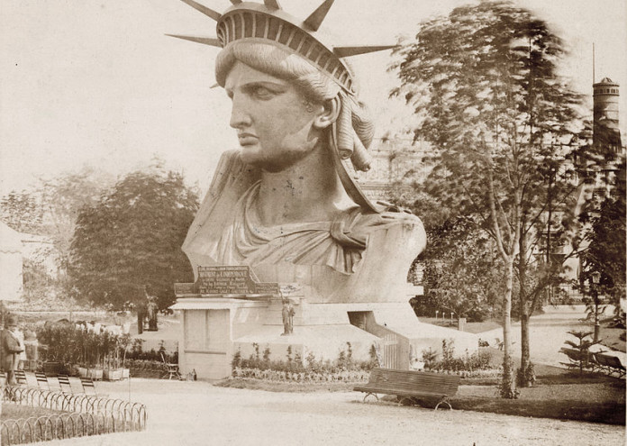 Статуята на свободата е подарък от народа на Франция, а