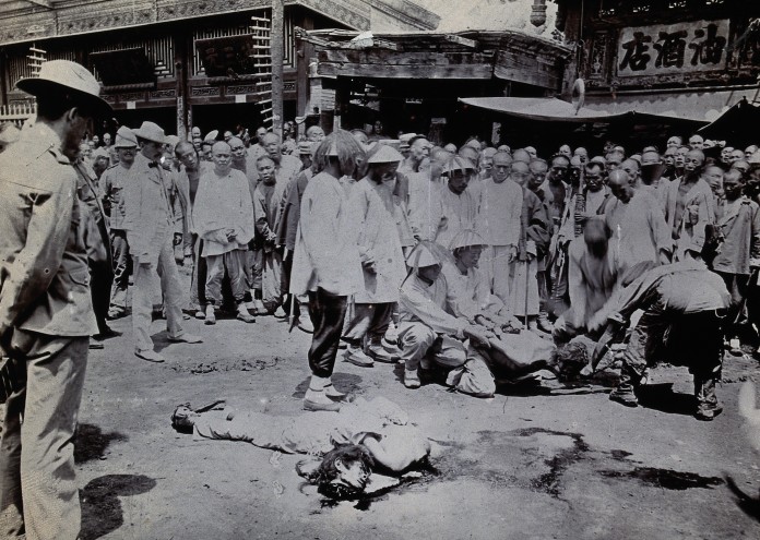  V0031250 China: a man being beheaded, while the body of a man 