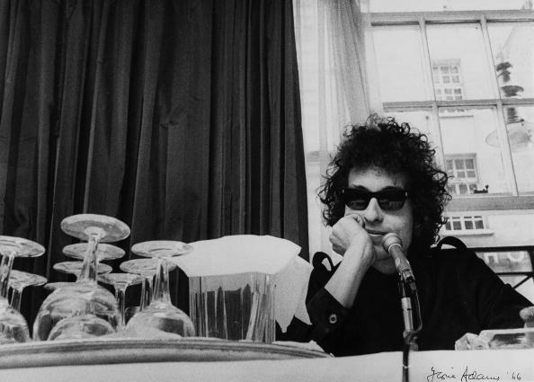 На Боб Дилън не му отнема дълго за да достигне