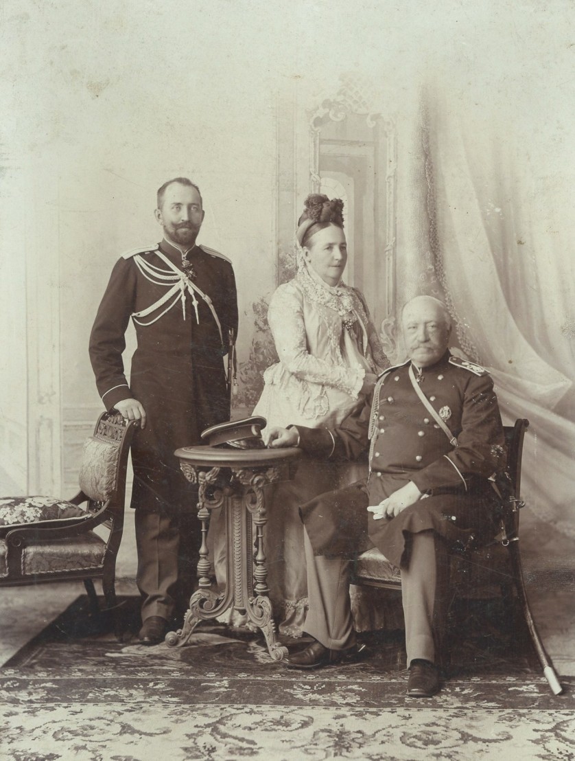 Count_Ignatyev_with_his_wife_and_their_son 