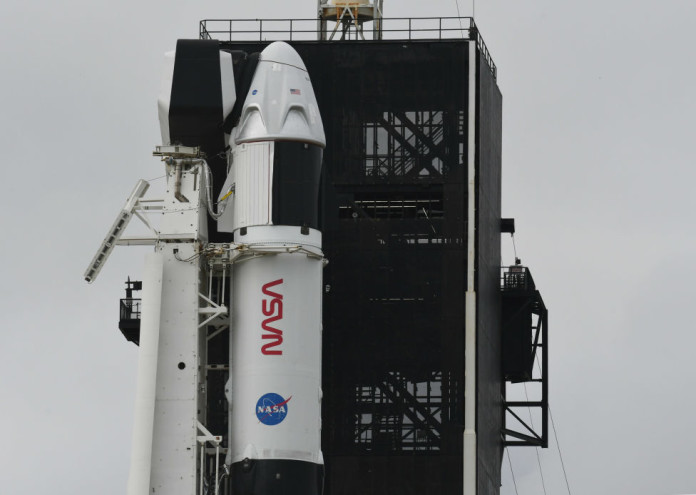 SpaceX And NASA Postpone Tomorrow's Dragon Capsule Launch To Sunday Due To Weather