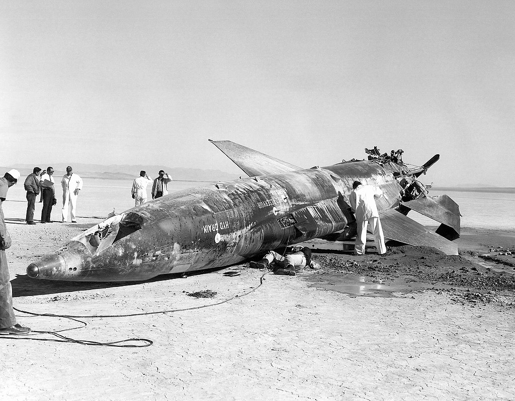  1024px-X-15_Crash_at_Mud_Lake,_Nevada_-_GPN-2000-000120 