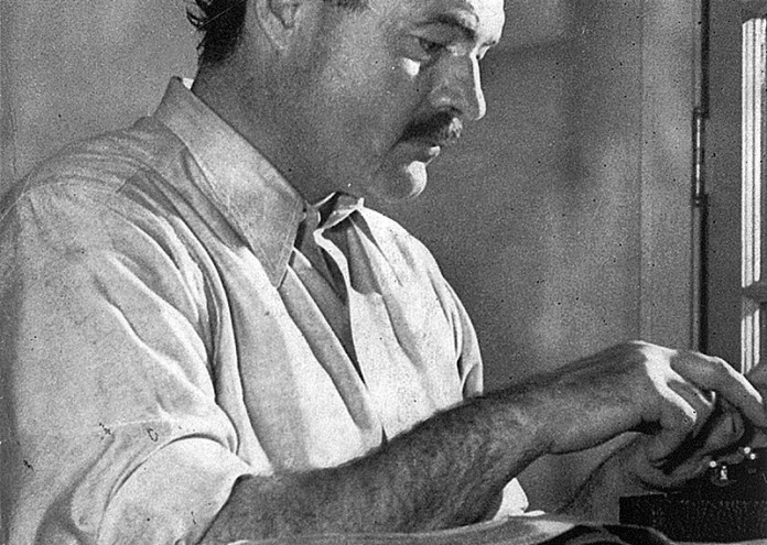  800px-ErnestHemingway 