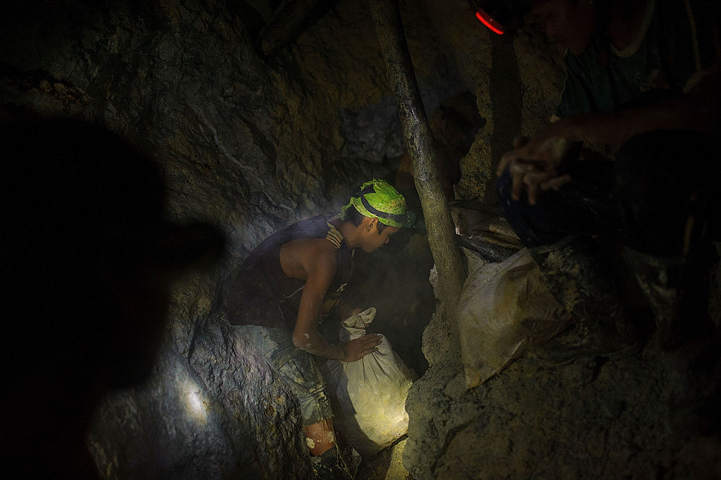  Small Scale Gold Mining in The Philippines 
