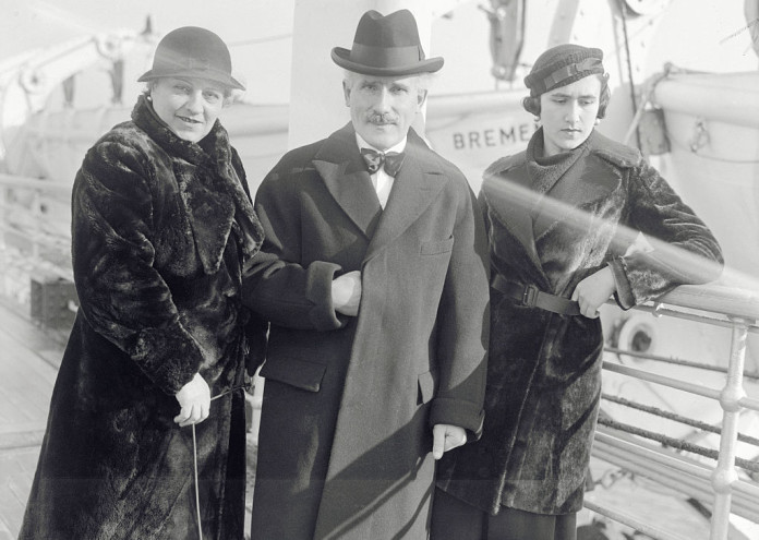  Arturo Toscanini Posing with Family 