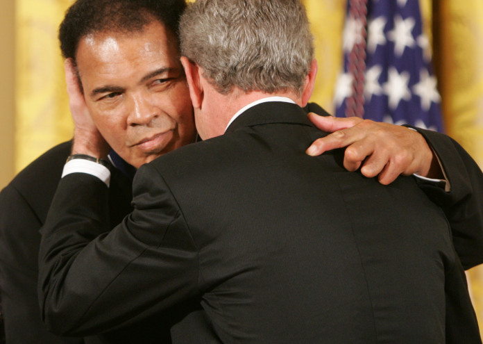  President_George_W._Bush_Embraces_Muhammad_Ali 