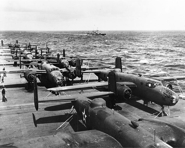  USS_Hornet_flight_deck_April_1942 