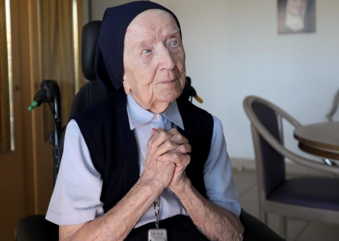 Френската монахиня сестра Андре прекарва последните няколко седмици през февруари
