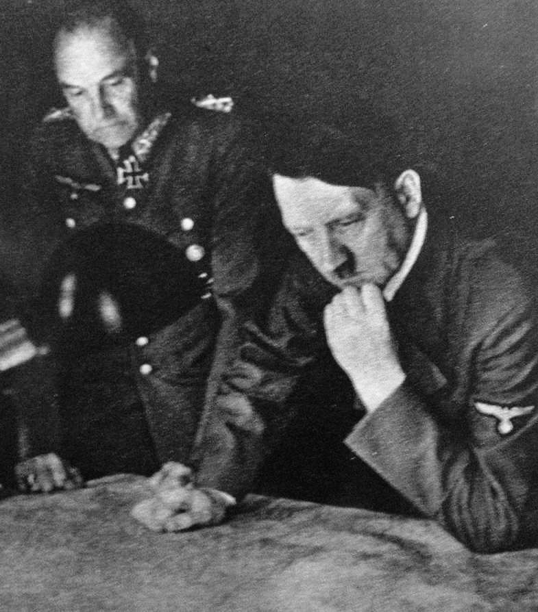  Hitler_and_von_Brauchitsch_1941 