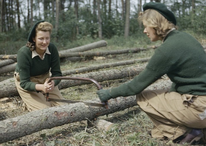 По време на Втората световна война жените във Великобритания се