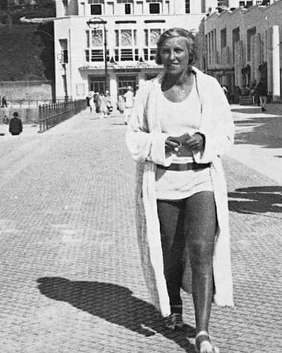  Marie-Thérèse_Walter_at_Dinard,_Brittany_in_1928 