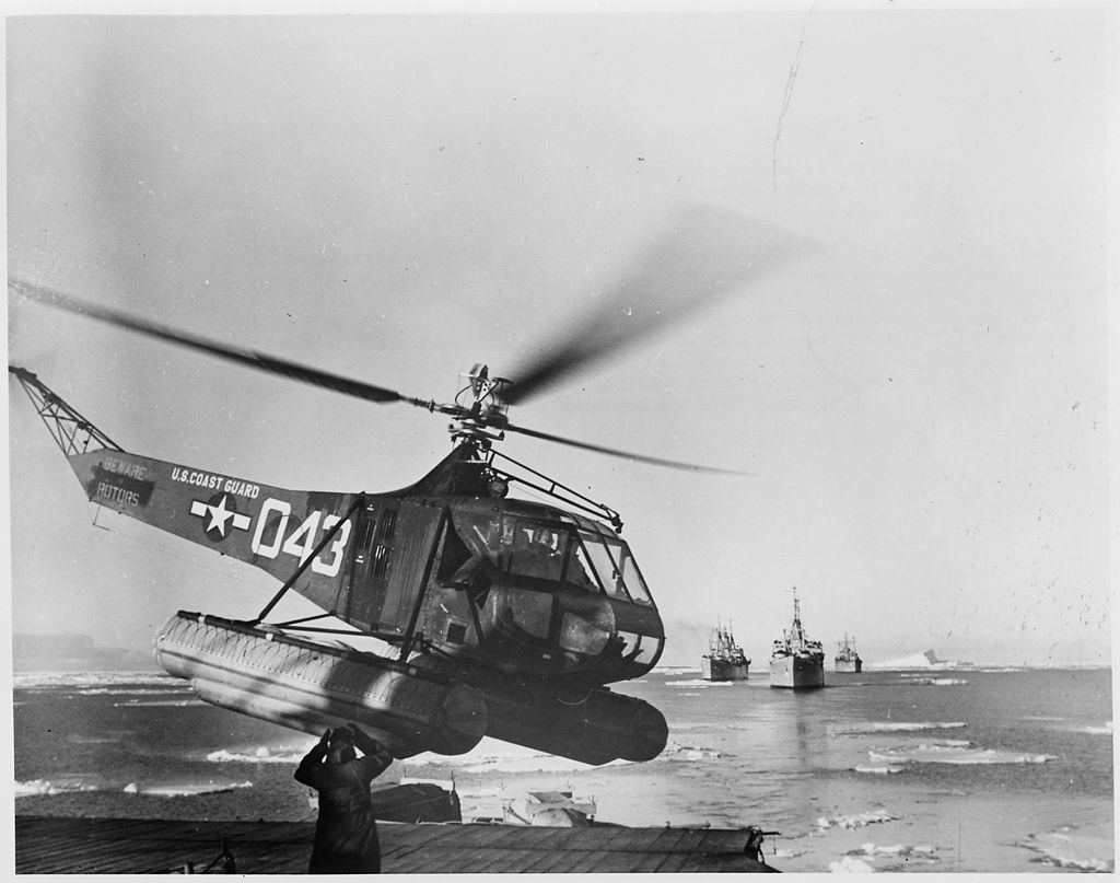  1024px-US_Navy_Antarctic_Expedition_Helicopter_returns_from_survey_of_South_Pole_waters._The_Coast_Guard_helicopter_is_shown..._-_NARA_-_196475 