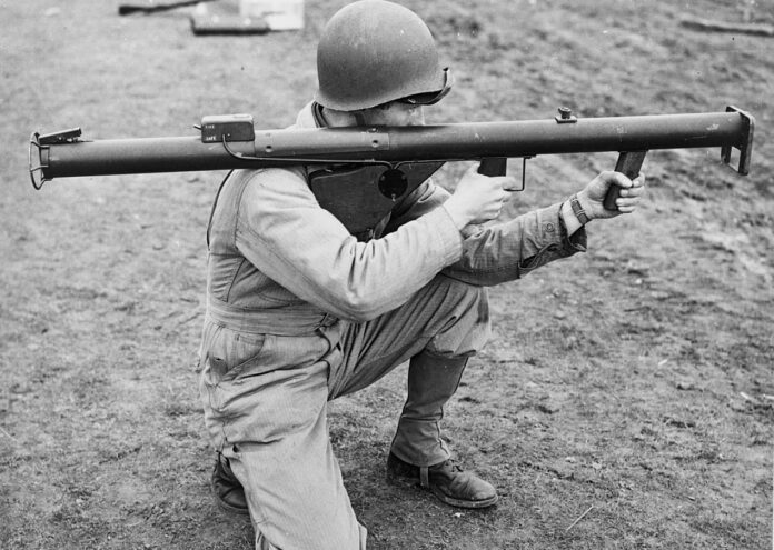 Думата базука“ днес е синоним на противотанково оръжие за рамо,
