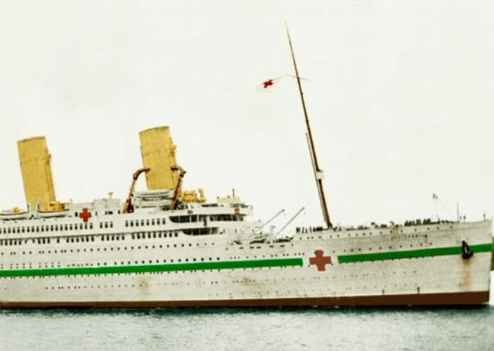 Британик (HMHS Britannic) удря мина край гръцкия остров Кеа в Егейско