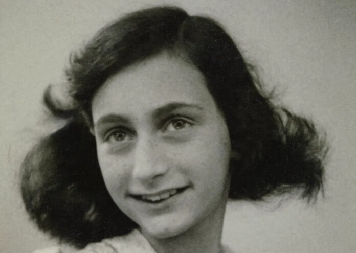 Ане Франк е на 10 години когато нацистите нахлуват в
