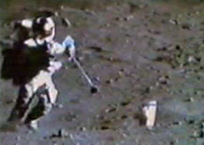 Преди 50 години двама астронавти използват последните моменти от пътуването