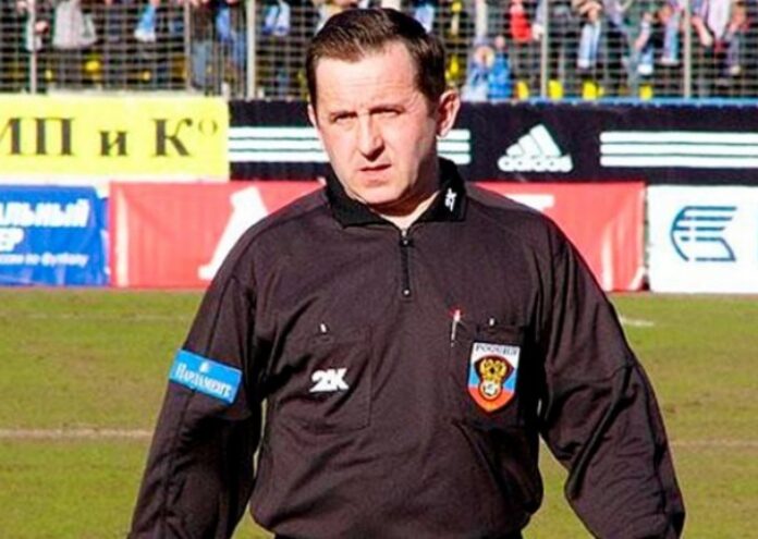 Михаил Веселовски определено не е обикновен футболен съдия   През кариерата