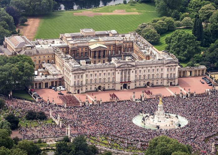 Бъкингамския дворец може да се смята за гордостта на английската