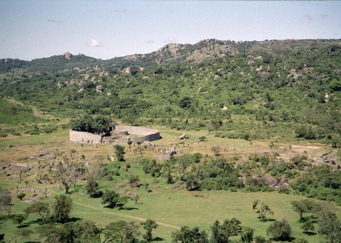 Години наред се смята, че античният град Велико Зимбабве е