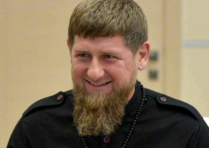 Прочутият чеченски диктатор Рамзан Кадиров на главната снимка стоеше в