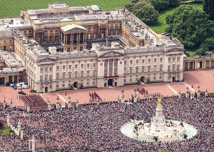 Повече от век управляващите монарси на Великобритания използват Бъкингамския дворец