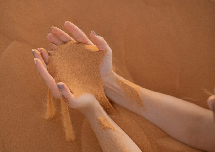 Пясък Всяко лято той се превръща в съществена част от