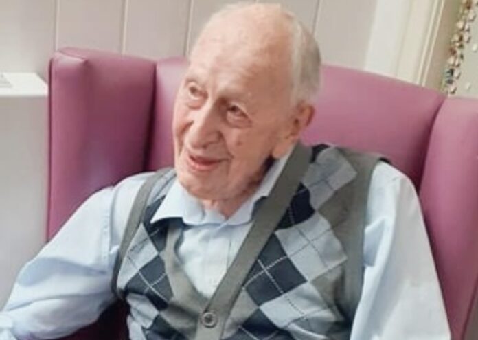 111 годишният англичанин Джон Алфред Тинисууд беше потвърден като новия