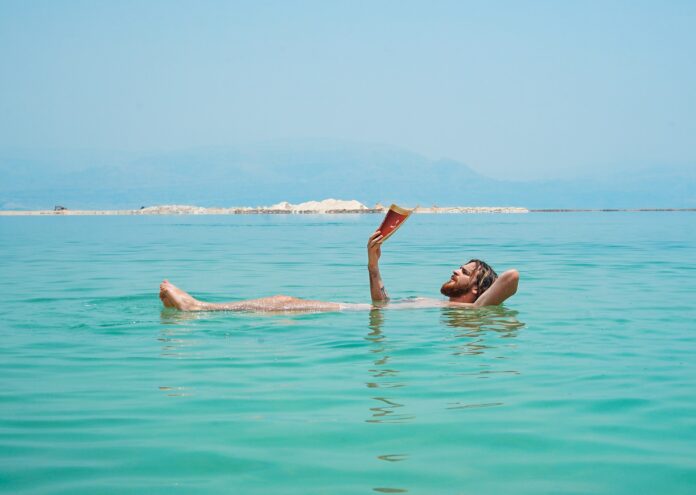 Мъртво море е толкова солено защото се захранва от река