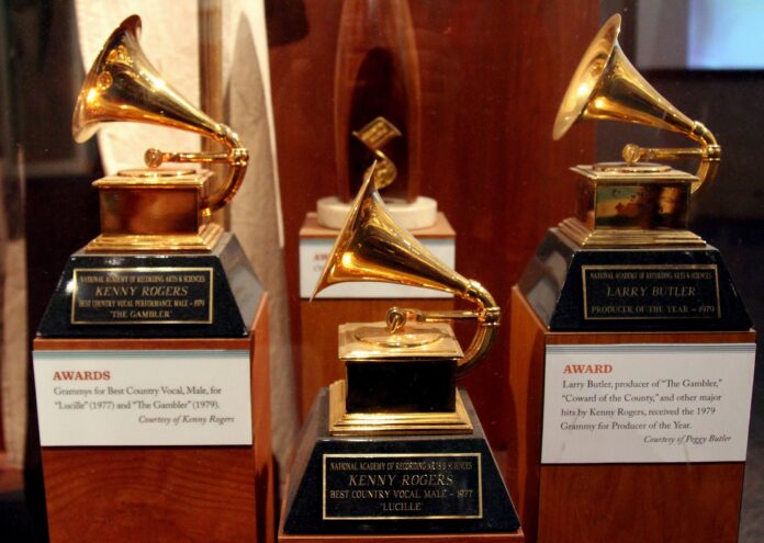 Да Grammy е съкращение от gramophone Но историята е малко